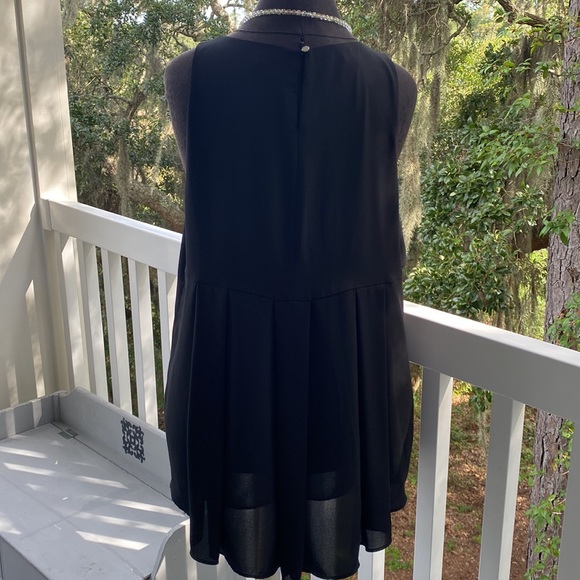 Vince Camuto Sleeveless Black Blouse Size Large in Beautiful Excellent Condition - Picture 11 of 16